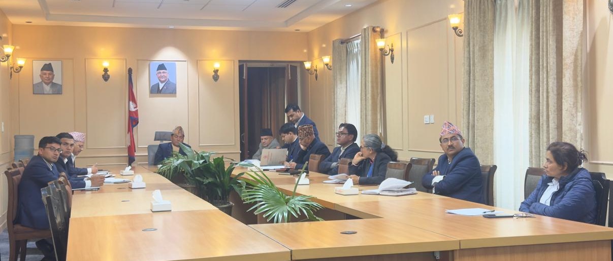 विभागको तर्फबाट श्रीमान् मुख्य सचिवज्यूलाई विभागको प्रगतिबारे जानकारी गराइएको
